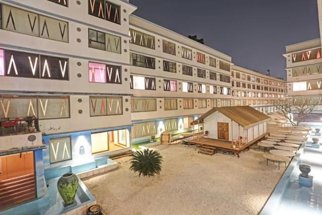 Royal Palms Hotel Мумбаи Экстерьер фото