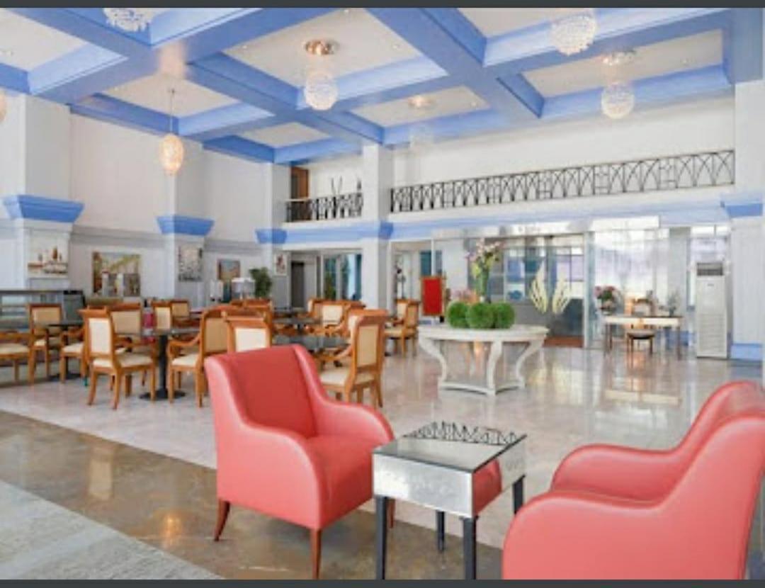 Royal Palms Hotel Мумбаи Экстерьер фото