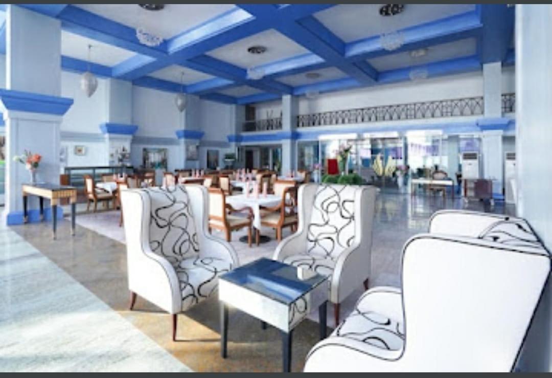 Royal Palms Hotel Мумбаи Экстерьер фото